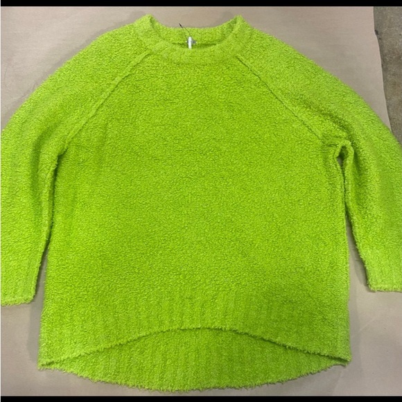 FREE PEOPLE GREEN WOOL BLEND TEDDY FUZZY SOFT OVERSIZED TUNIC SWEATER. Size LG - Picture 5 of 7